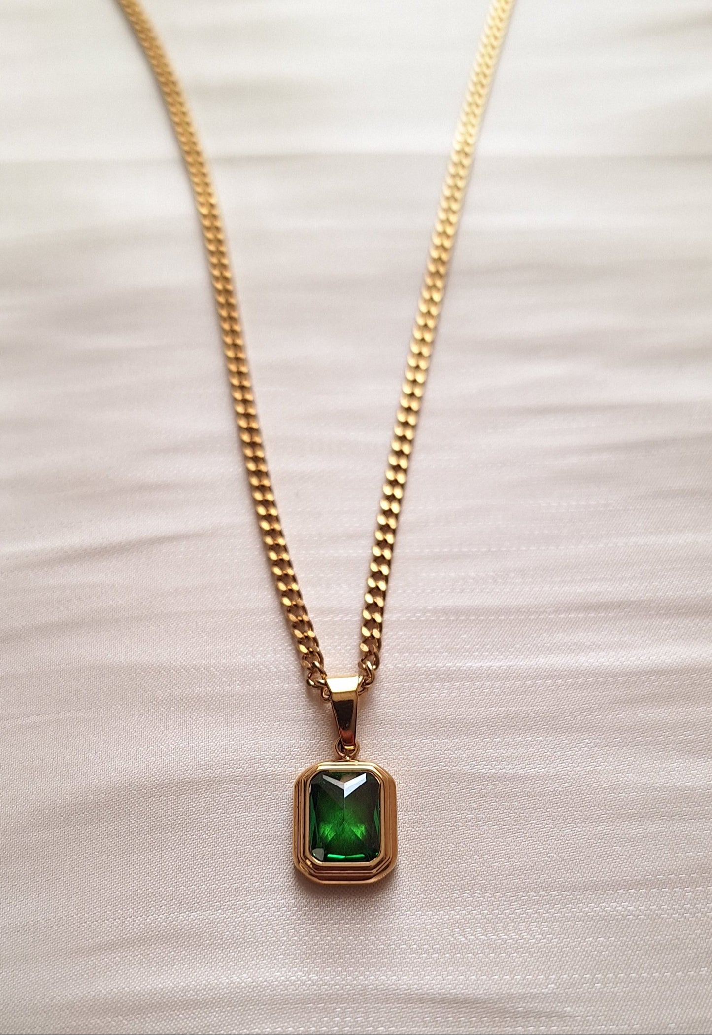 Green Gemstone Curb Chain Necklace