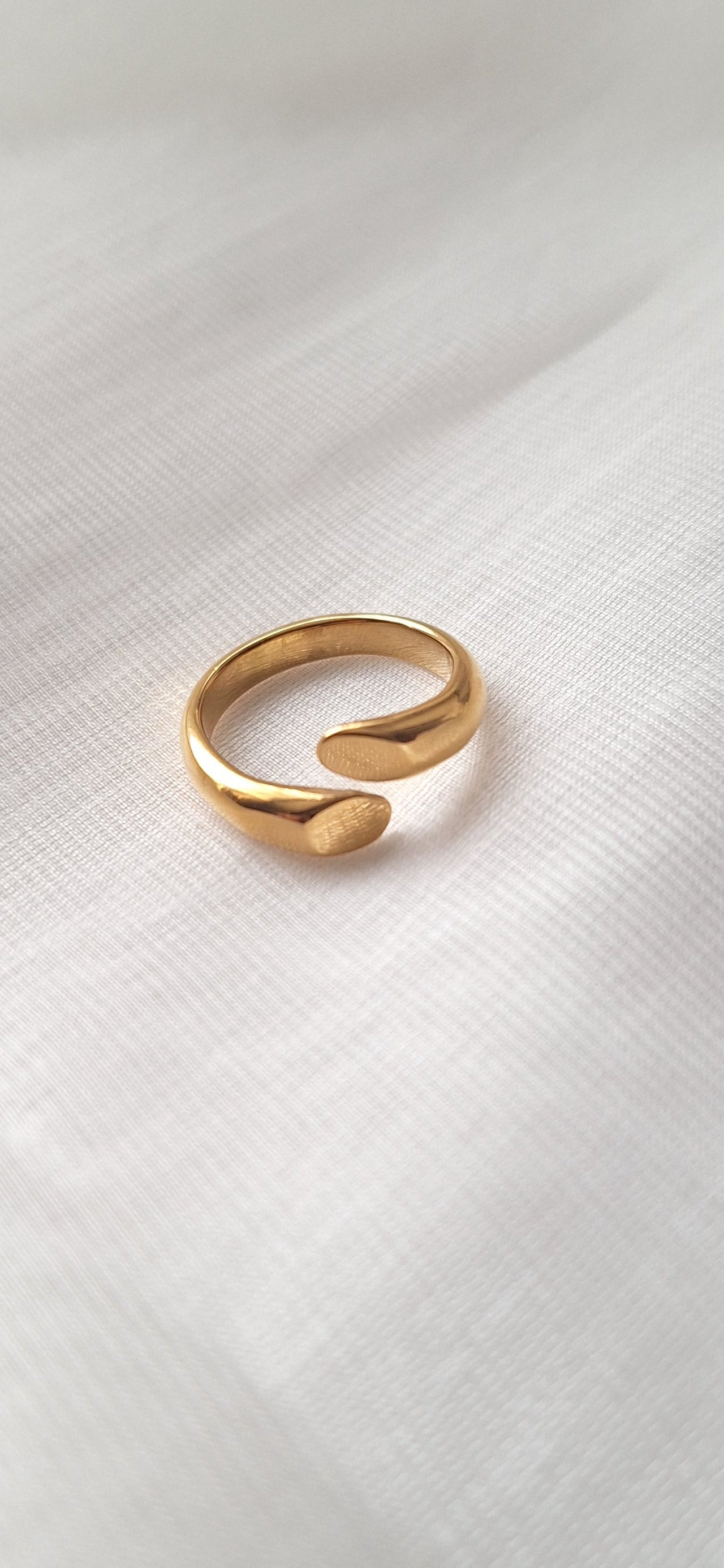 Dainty Twist Ring