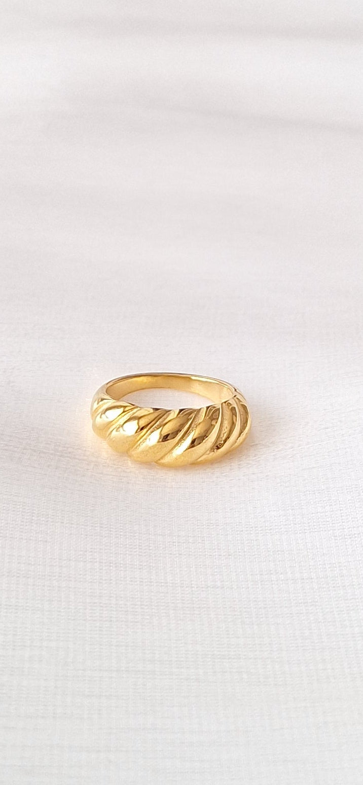 Chunky Croissant Ring