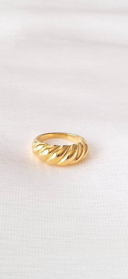 Chunky Croissant Ring