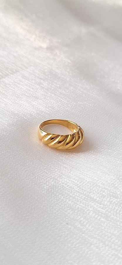 Chunky Croissant Ring